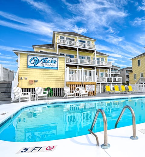 Oceanfront ! Sleeps 12