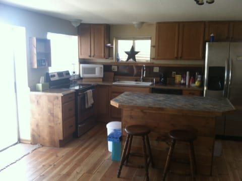 lower level kitchen and bar