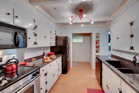 Microwave, dishwasher and granite counter tops