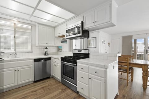 Kitchen is fully-stocked with dishes, cooking, baking and meal prep gear. All standard large and small appliances included. See listing description for more supply details.
                