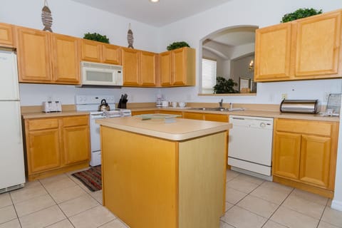 Fully equipped kitchen