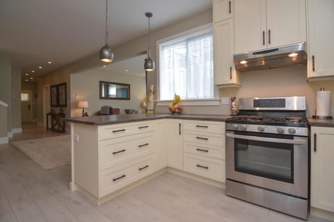 This kitchen loves people who love to eat!