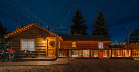 A backyard view of the cabin. Table and chairs are provided for your outdoor enjoyment with family or friends