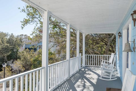Front porch (downstairs)