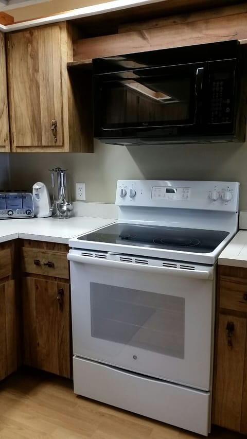 stove, oven, microwave and dishwasher