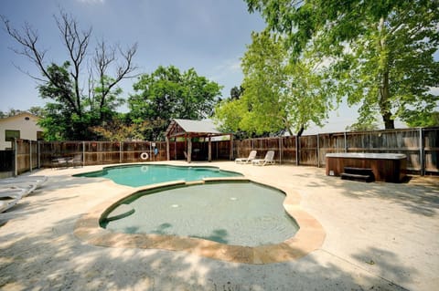 052-441636-2312FliteAcresRoad056_12430797