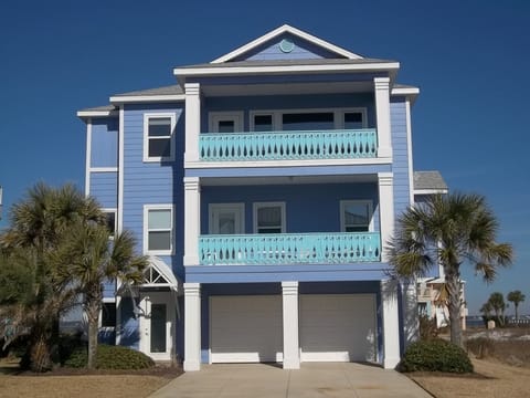Two Large Decks Face the Gulf of Mexico