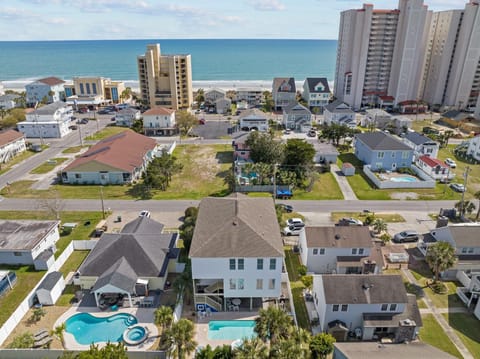 We are a direct 3 minute walk to the beach! Stop by the ice cream shop, convenience store, or Molly Darcy's before, during, and after your beach day. 