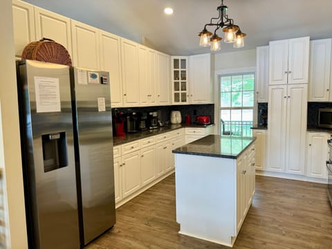 All the appliances you need! 2 coffee makers, 2 Keurigs, Air Fryer & more!