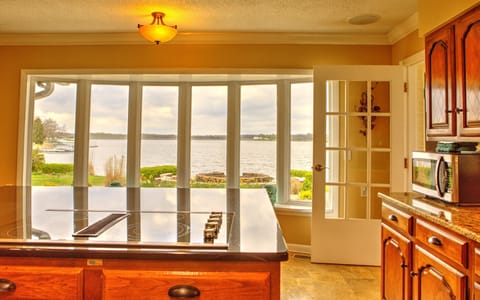 Lake and Fountain View from kitchen. Granite countertop area seats 4-5.