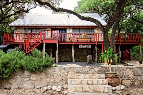 Welcome to Casa Rio Hideaway, sleeps 16, pet friendly and only a 2 minute walk from the Frio River