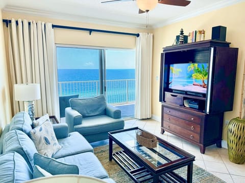 Enjoy watching the smart TV and taking in views of the ocean in breaks!