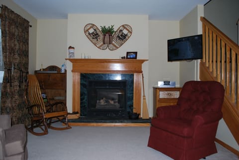 Comfortable, relaxing family room. Gas fireplace,TV, radio w/ ipod dock, WiFi. 