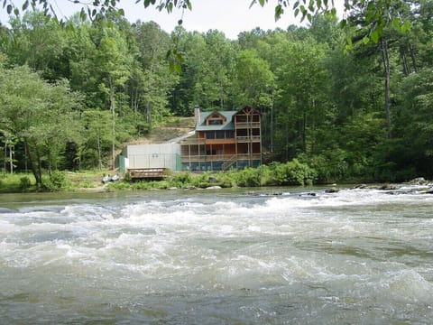 Rocky River is directly located on the Coosawattee river!