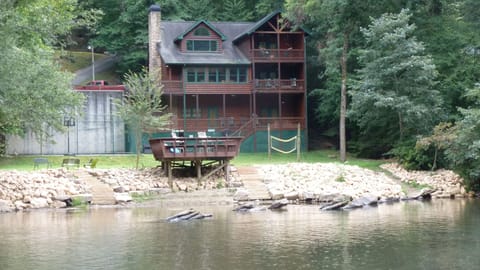New shoreline with easy access to the river by way of newly installed stairs.
