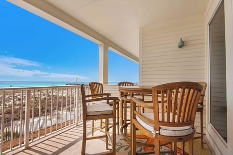 Balcony overlooking Gulf of America