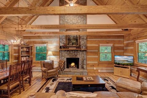 Open Floor Plan--- Dining/Living Rooms