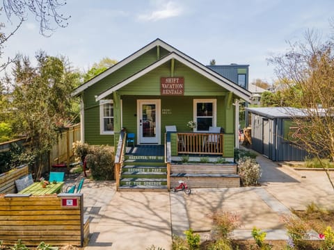 Renting Whole House Mississippi means you have 2 large homes for your use. Front Break a 4 bedroom home and Rear Break a 5 bedroom home.