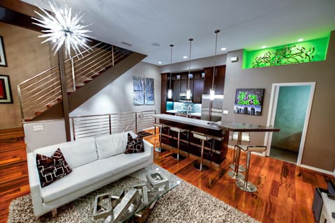 2nd Floor - High Ceilings