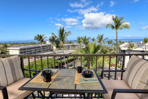 Fabulous view flows from Wailea, Kahoolawe, and Lanai all the way to West Maui
