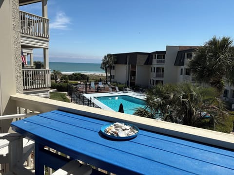 A beautiful view of the ocean and the pool await your arrival!