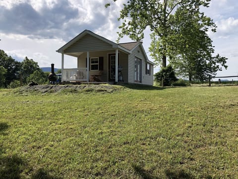 Cottage with 360' mountain views!