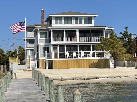 Bayfront condo with spacious screen porch, sundeck and beautiful views