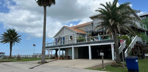 Kemah Seaside Retreat (713)425-9109