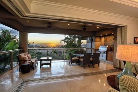 Georgeous sunset from living room and upper lanai!