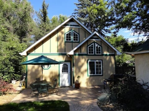 In the heart of downtown Fort Collins 2 blocks from CSU ...