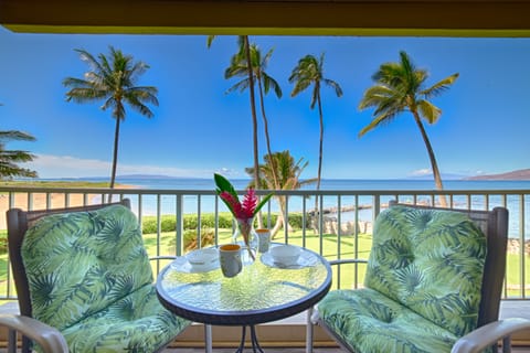 Sound of waves soothes you while enjoying 180-degree stunning ocean view.
