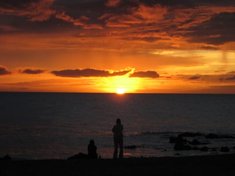 Evening at Kama'ole 2, as the conch shells blow 'Aloha!' to the sun.
