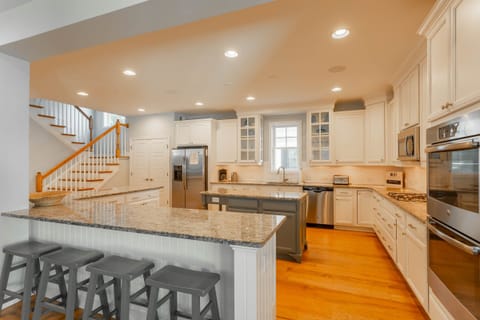 Spacious Kitchen w/ Double Ovens, Wrap Around Island for Additional Seating
