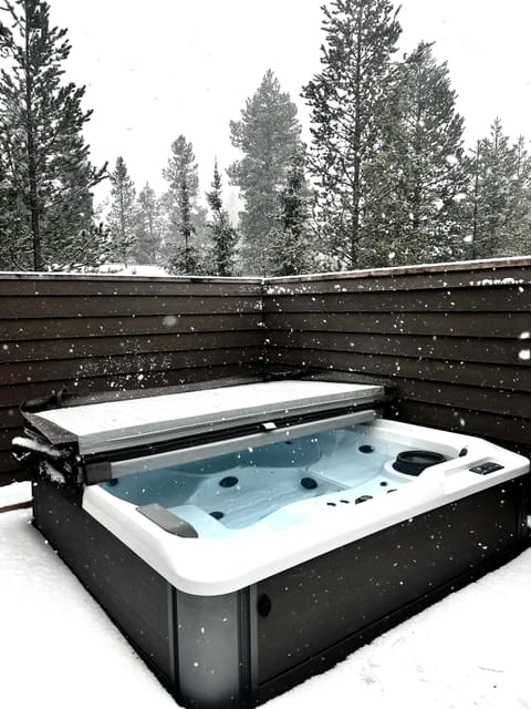 NEW March 11, 2022! Hot Springs Relay Hot Tub with stair access and cover lift