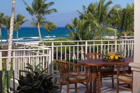 OCEAN VIEWS WHILE DINING - 2 LARGE TABLES SEAT SIX EACH - GAS BBQ