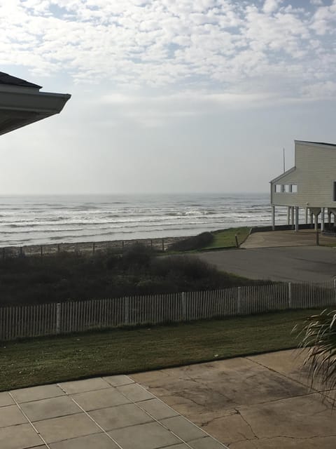 Steps to the beach..