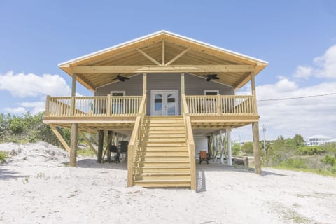 Come enjoy our front porch overlooking the pool and you can enjoy the ocean view