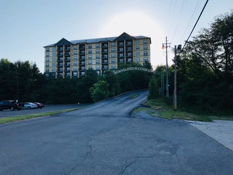 ENTRANCE TO MOUNTAIN VIEW  CONDOS 