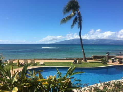 looking out over pool towards Lanai island