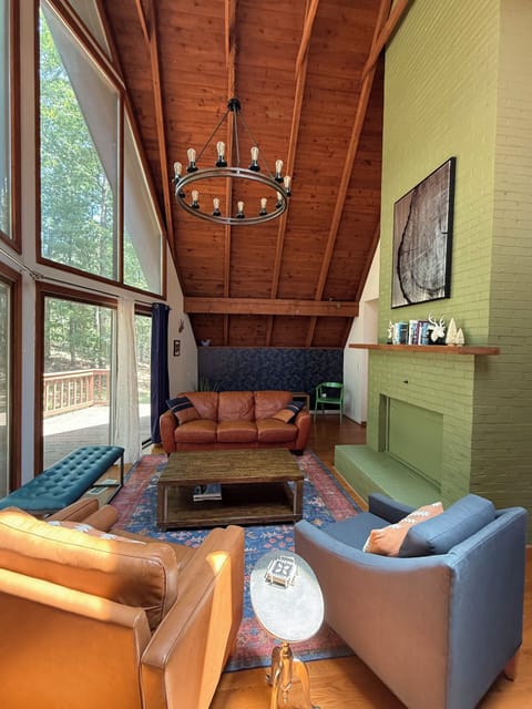 Great room w/ floor to ceiling windows facing forest, perfect for spotting deer