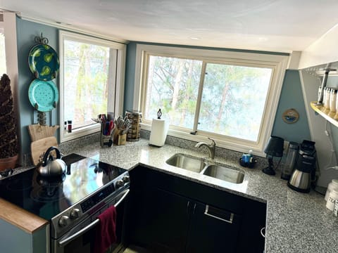 Lakeside Kitchen with everything a chef needs