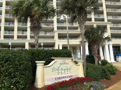 Ariel Dunes 1405, accommodates 6.