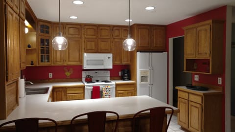 Meal prep isn't a chore when you can visit with friends and use great equipment!