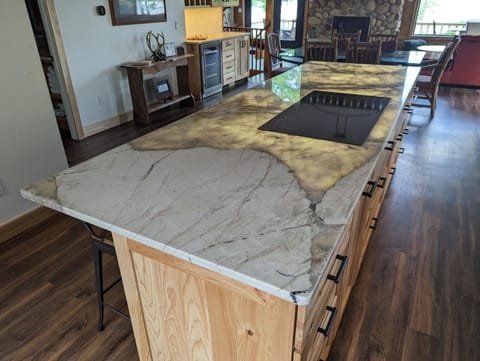 The island counter has under lighting that looks really impressive at night