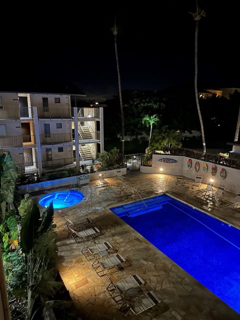Night view of the pool
