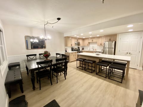 Beautifully renovated Dec ‘22 open kitchen concept w/full size appliances 