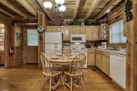 Wears Valley Cabin Rental - A Smoky Getaway - Dining area and fully furnished kitchen