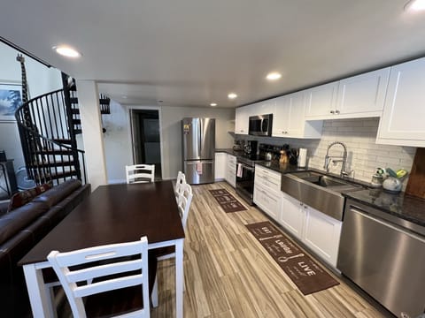 Open plan kitchen and dining room