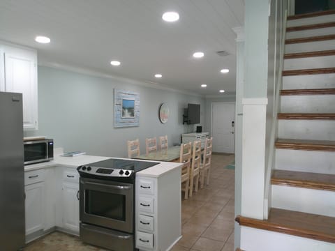 Kitchen/ Dining Table View