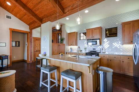 Fully Equipped and Remodeled Kitchen